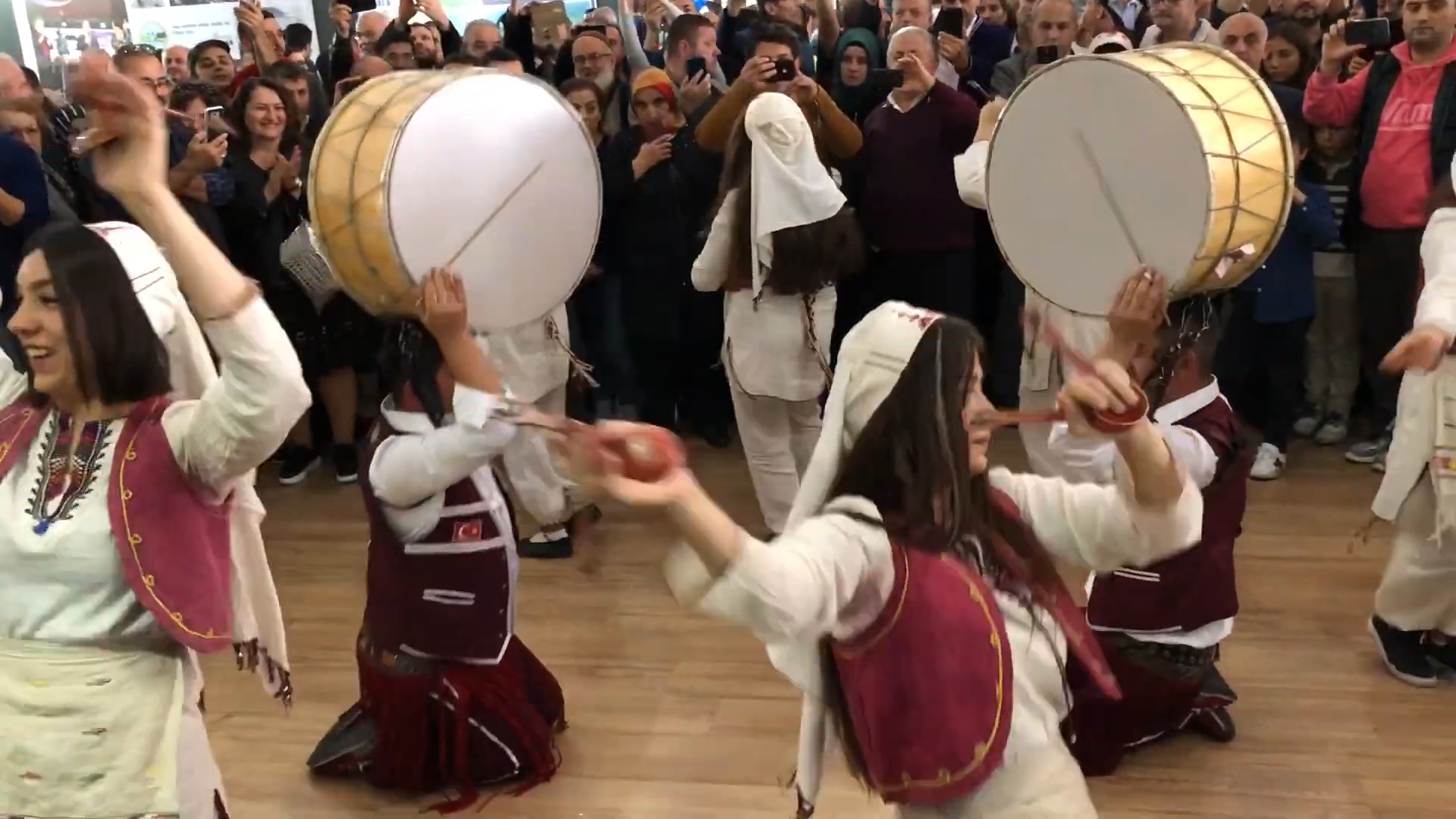 Kına Gecelerinde Ritimle Yükselen Duygu